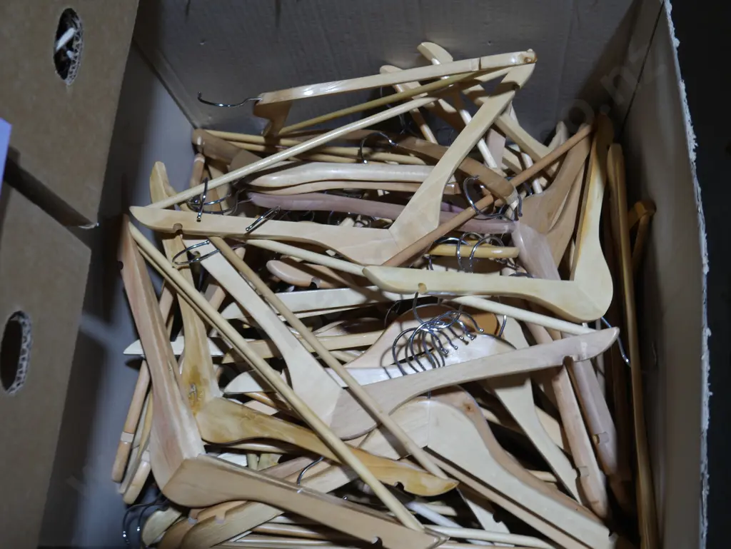 Wooden coat hangers Image 1++