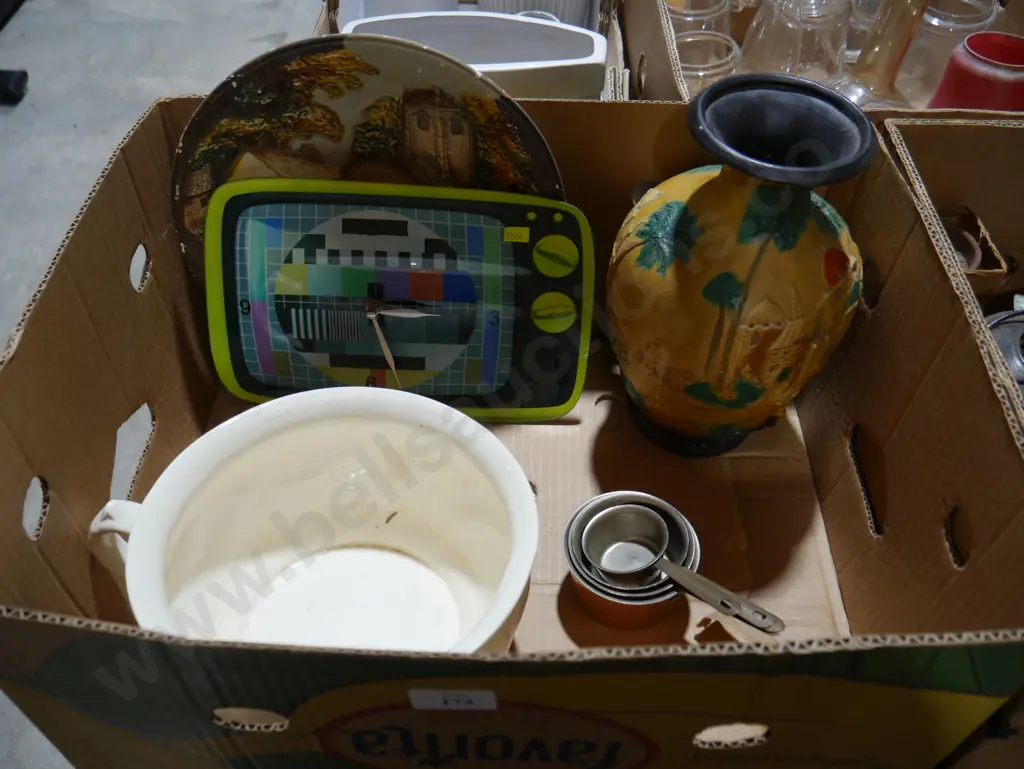 Clock, vase etc Image 1++