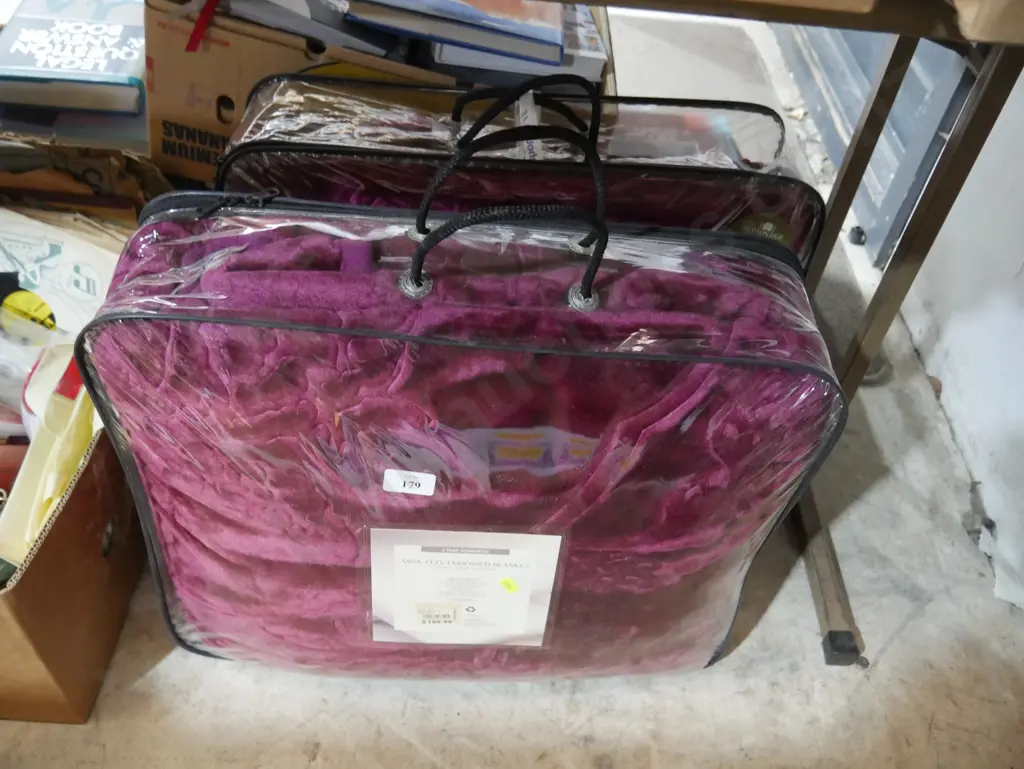 Two mink feel blankets Image 1++