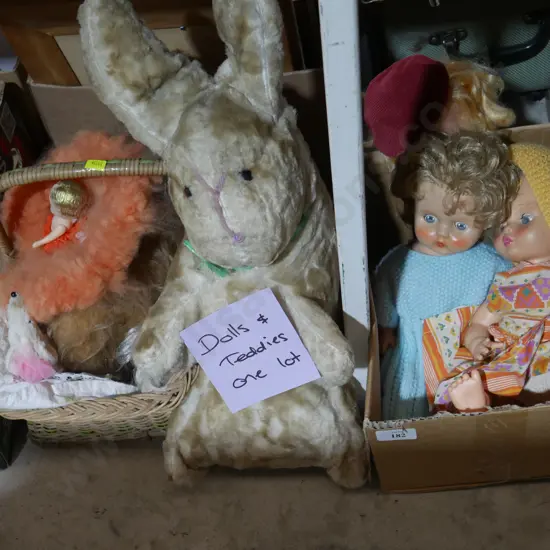 Vintage dolls and teddy bears