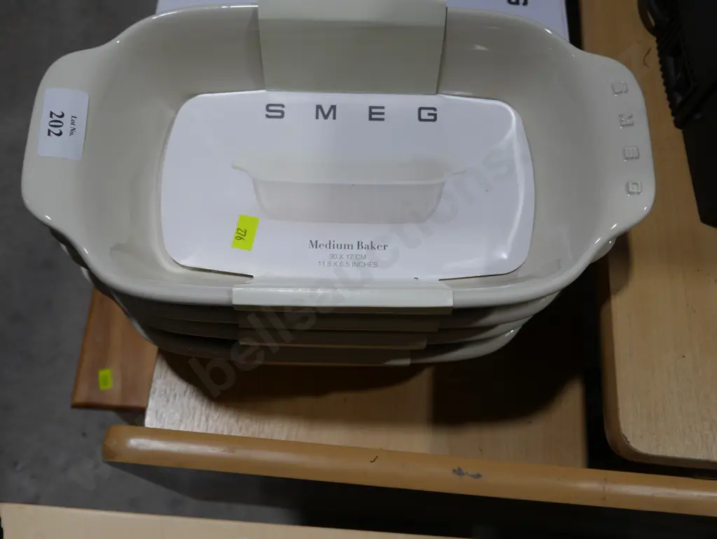 4 Smeg medium bakers Image 1++