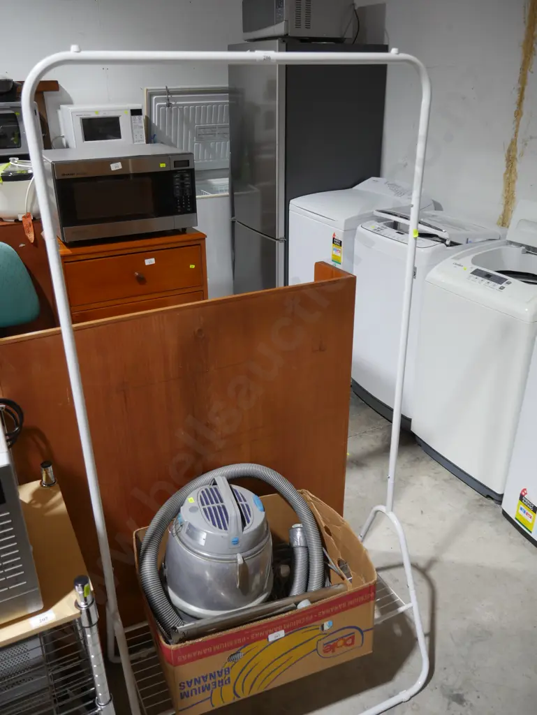 Clothes rack Image 1++