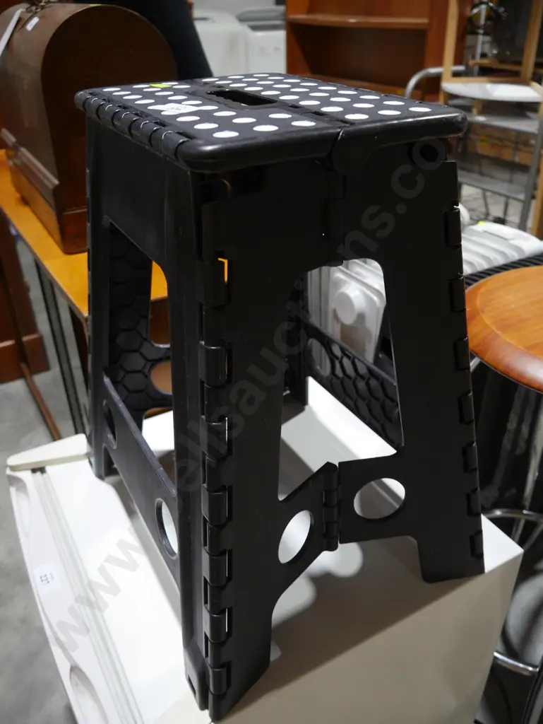 Folding stool Image 1++