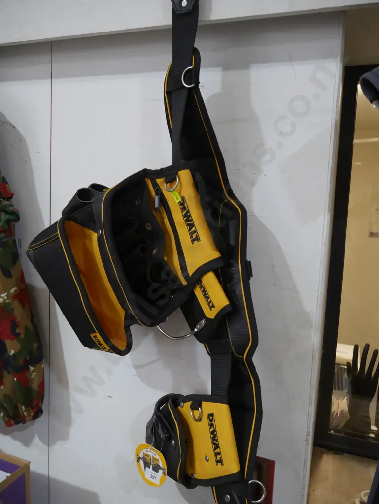 DeWalt tool belt Image 1++