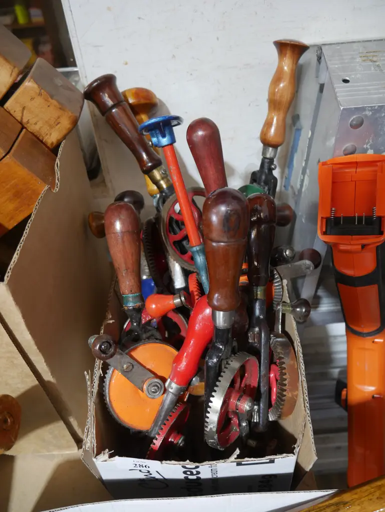 Assorted hand drills Image 1++