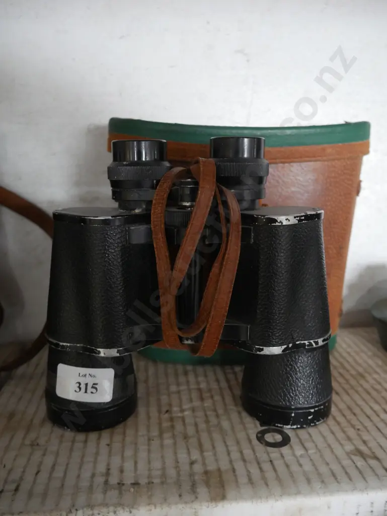 Binocular and case Image 1++