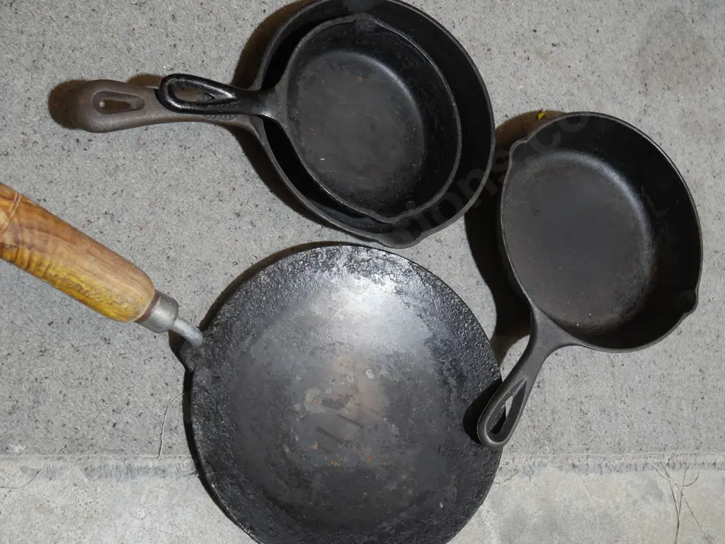 Cast iron skillets Image 1++