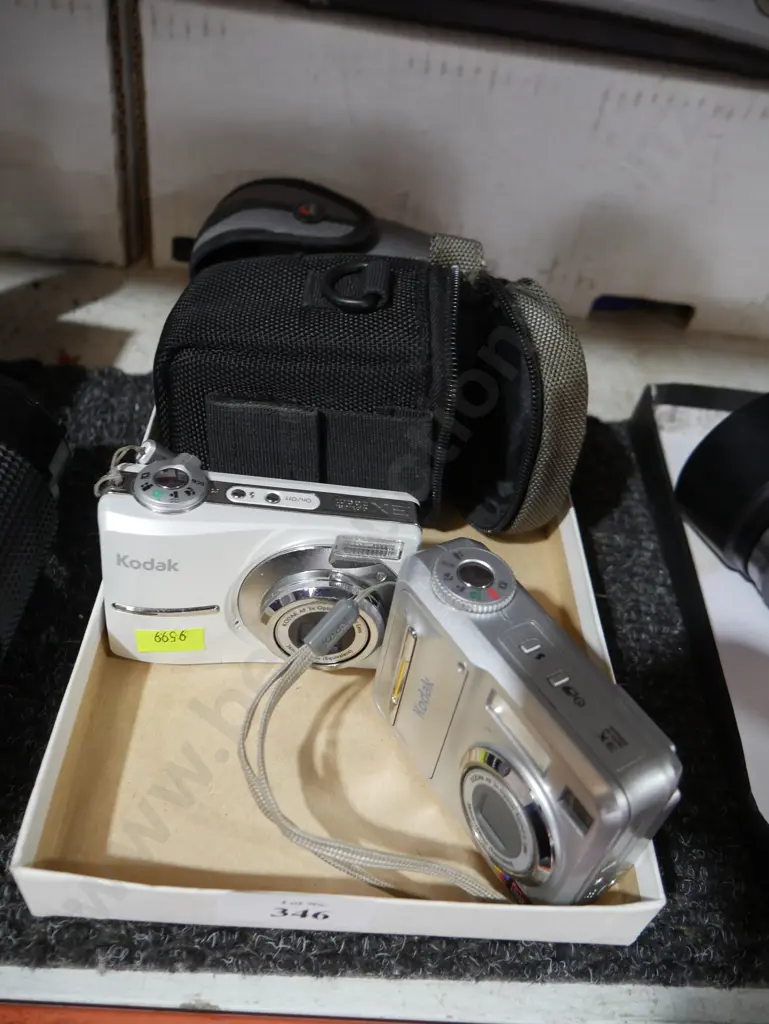 2 Kodak cameras Image 1++