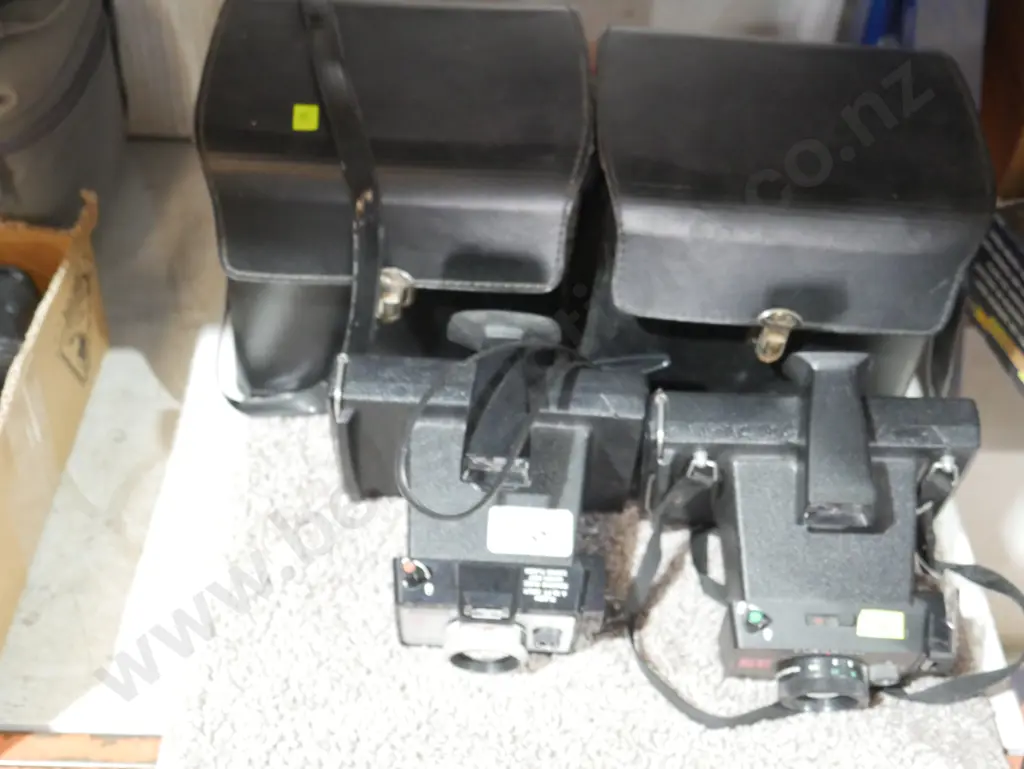 2 old polaroid cameras Image 1++