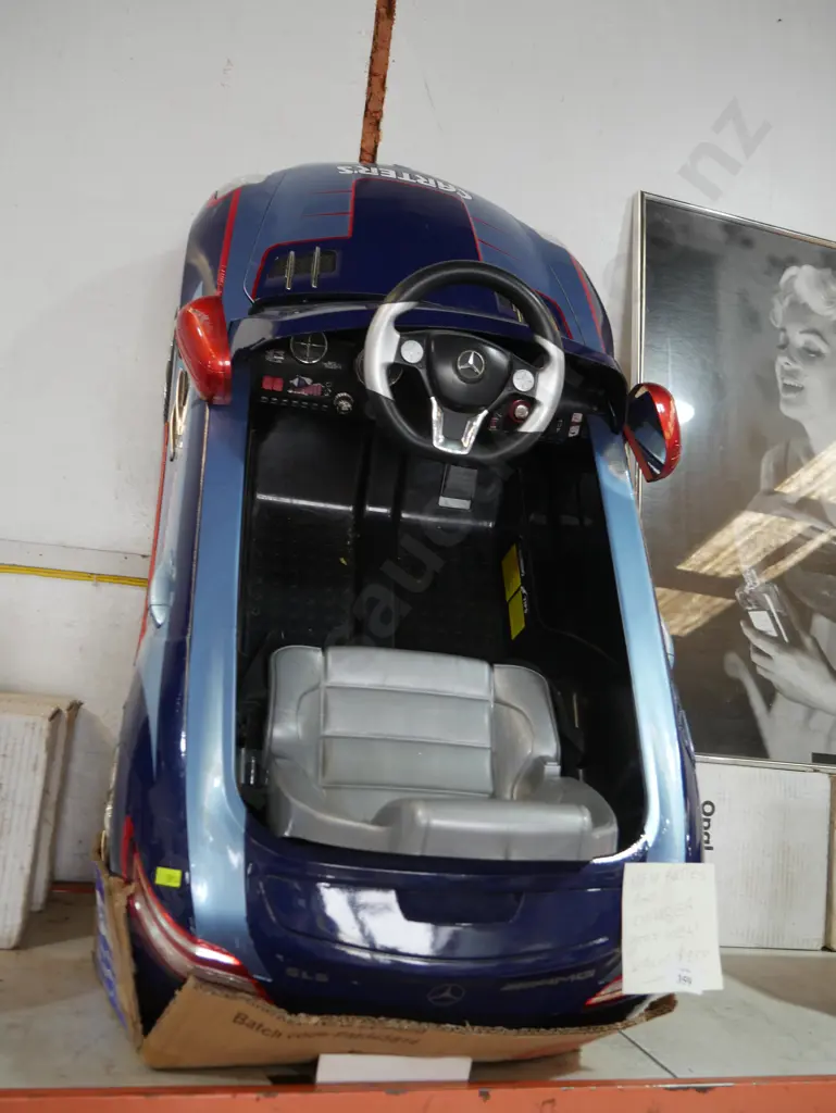 Child's battery powered Mercedes car Image 1++