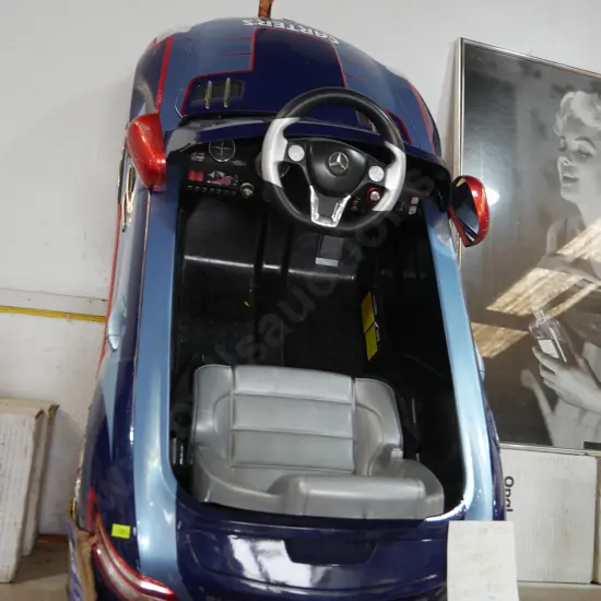 Child's battery powered Mercedes car