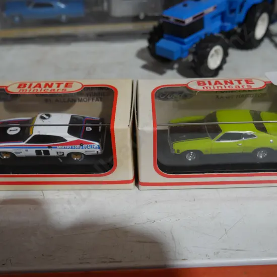 2 Ford model cars
