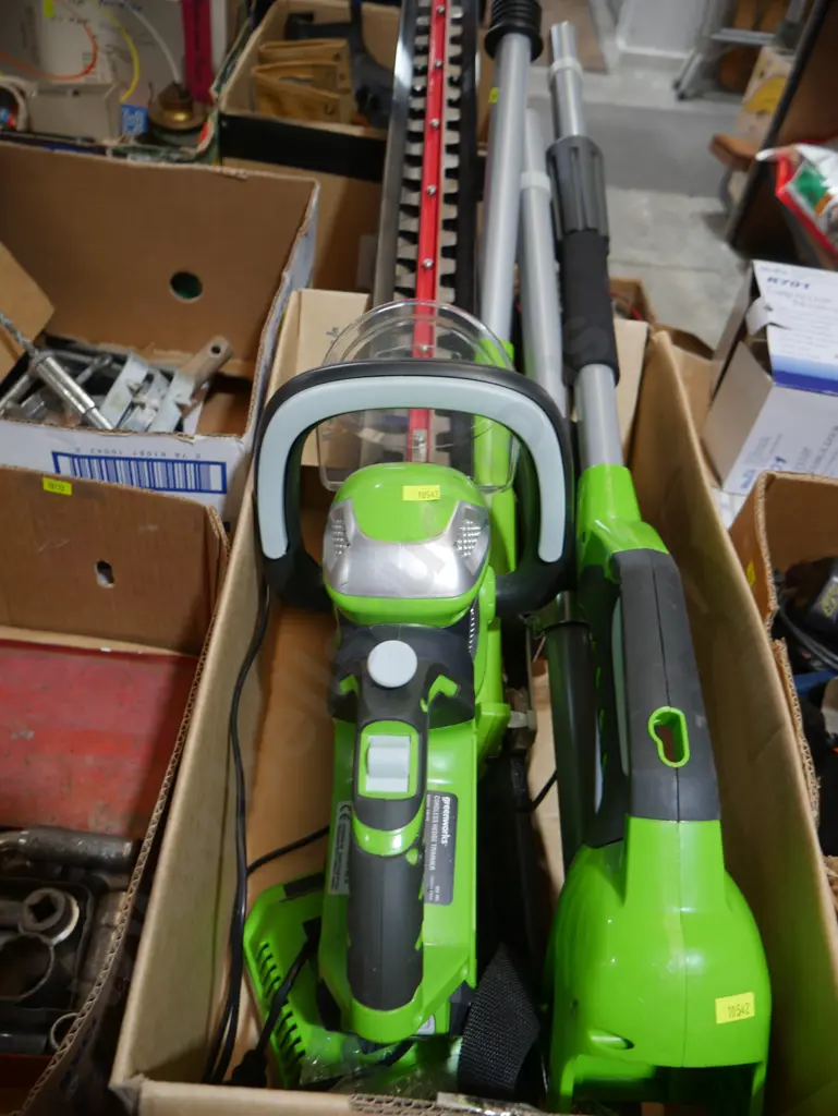 Battery hedge trimmer etc Image 1++