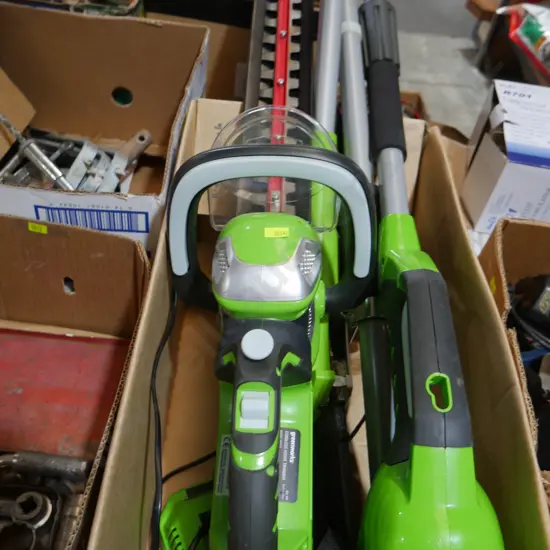 Battery hedge trimmer etc