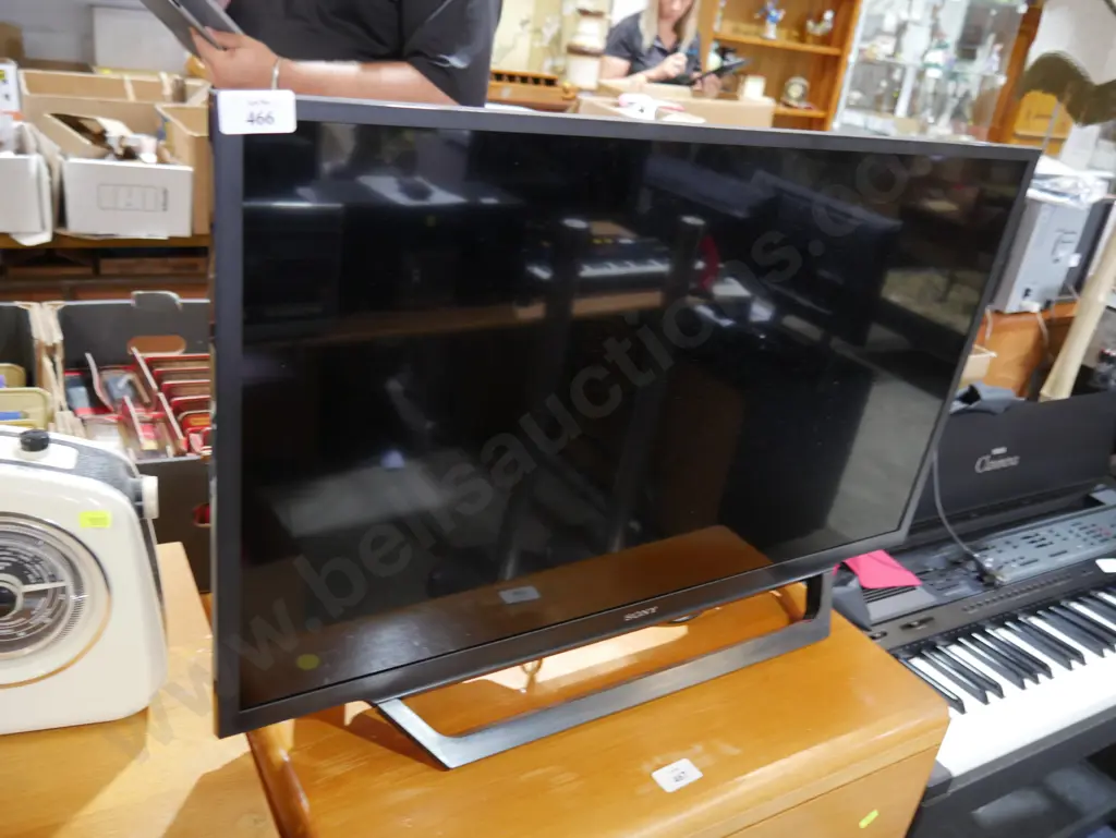 32-in Sony TV Image 1++