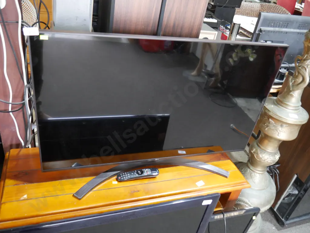 LG 43 inch smart TV Image 1++