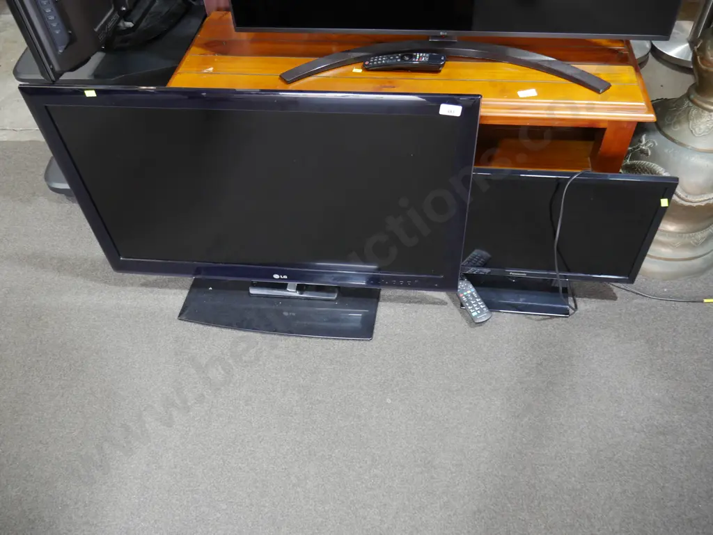 LG 37 in TV and 24-in Panasonic TV Image 1++