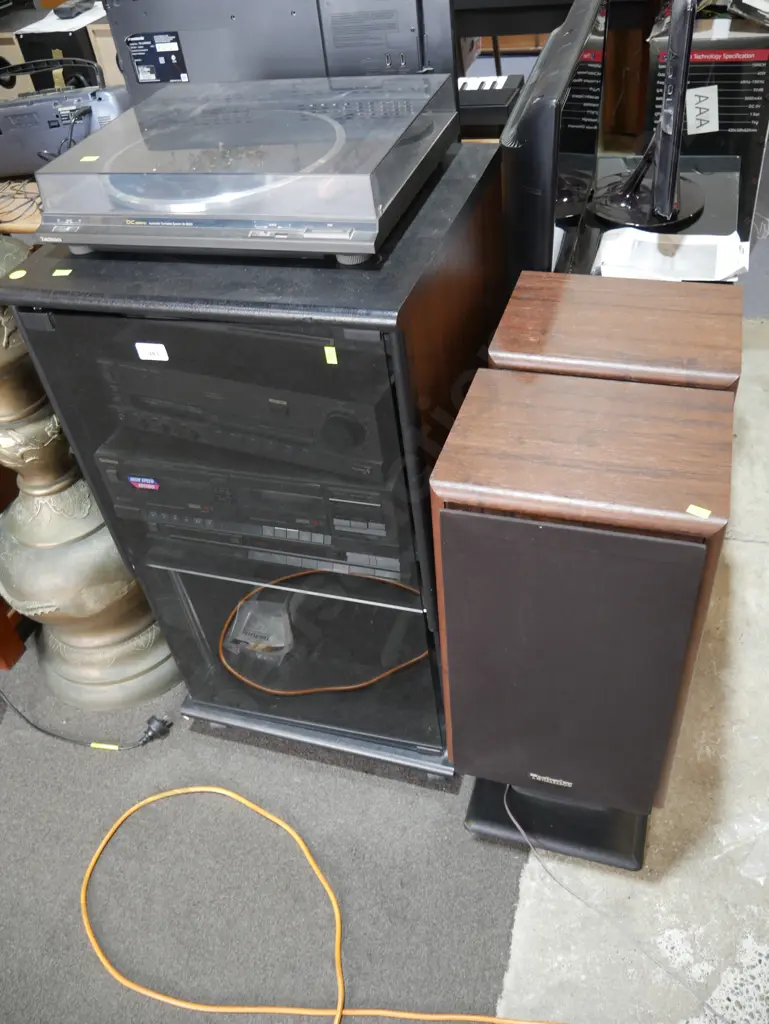 Technic stereo system and record player in cabinet Image 1++