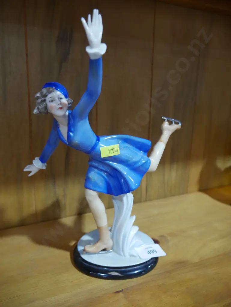 Ice skating lady figurine Image 1++
