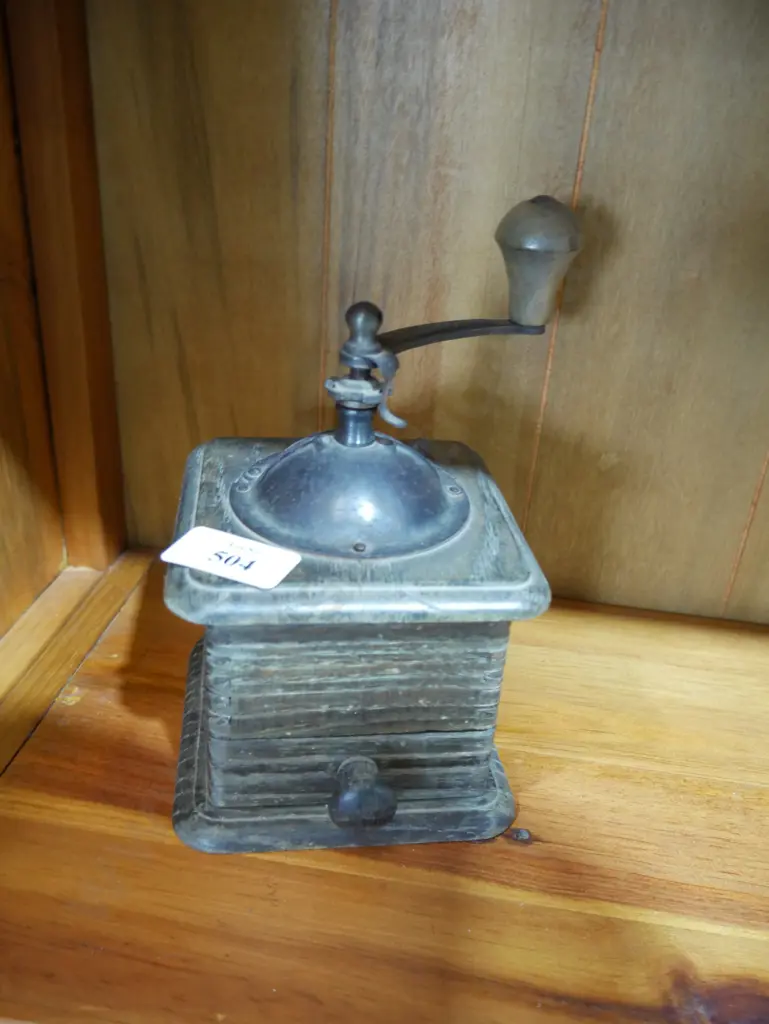 Teespade hand crank coffee grinder Image 1++