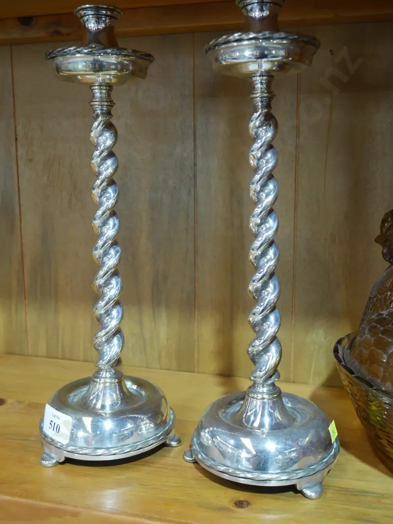 Pair of candlestick holders Image 1++