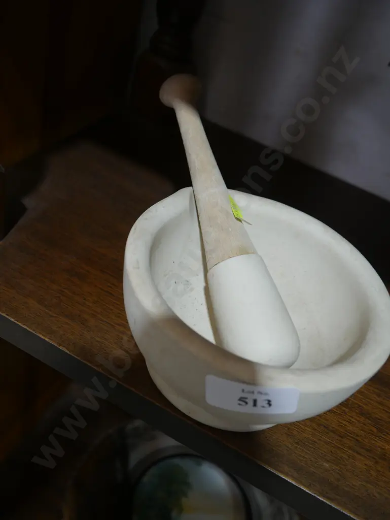 Mortar and pestle Image 1++