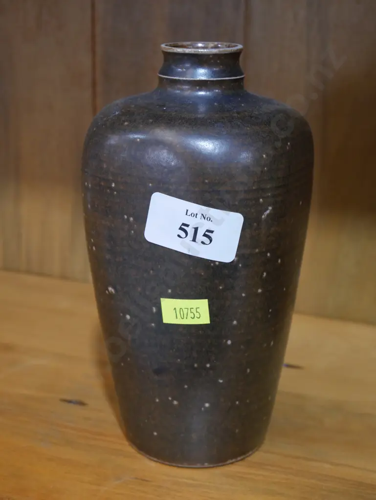 Pottery vase Image 1++