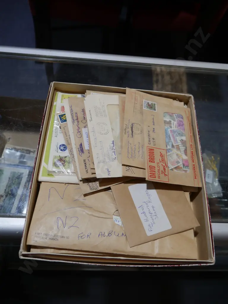 Stamp album, loose stamps Image 1++