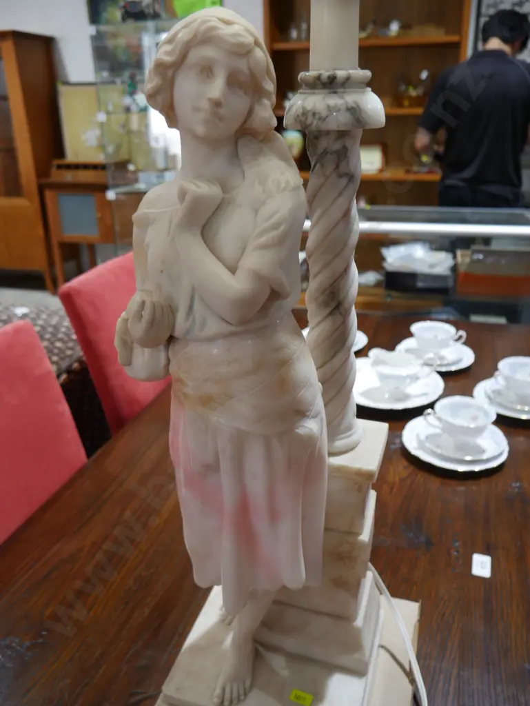 Alabaster lamp Image 1++