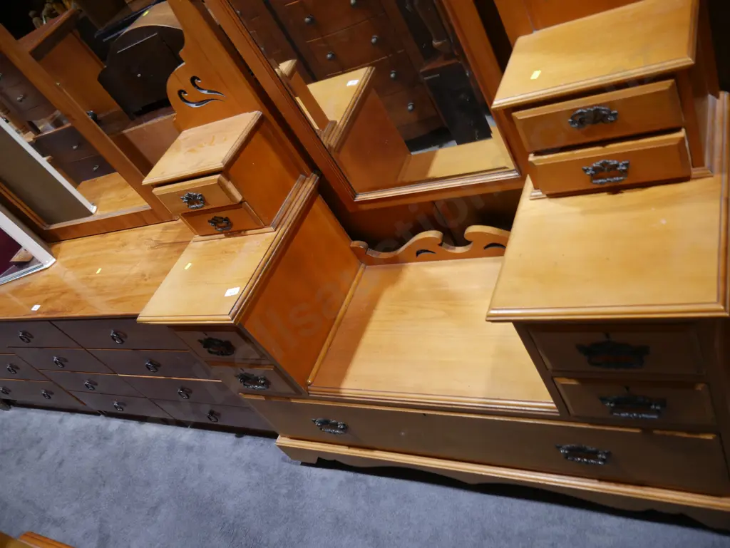 Mirror back dresser Image 1++