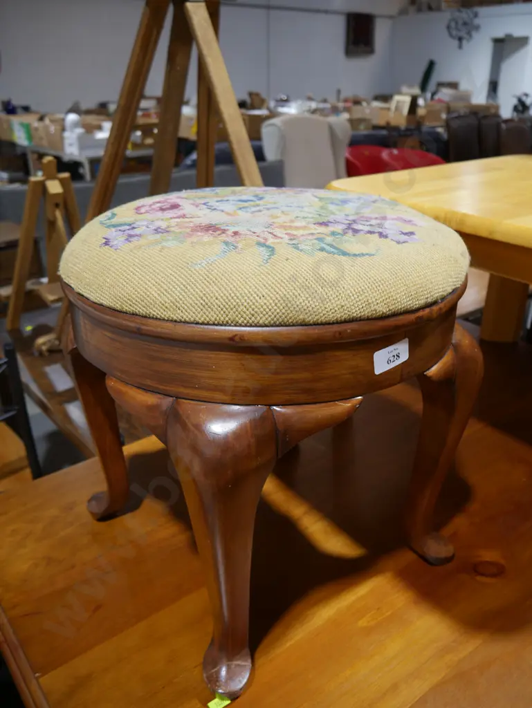 Tapestry top stool Image 1++