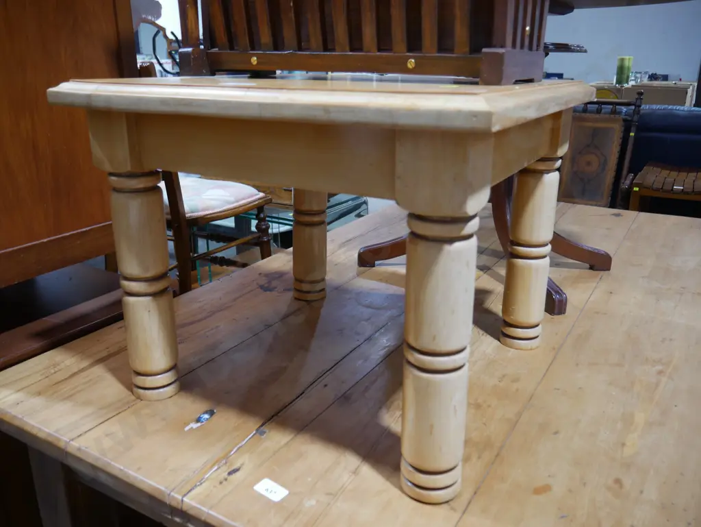 Coffee table Image 1++