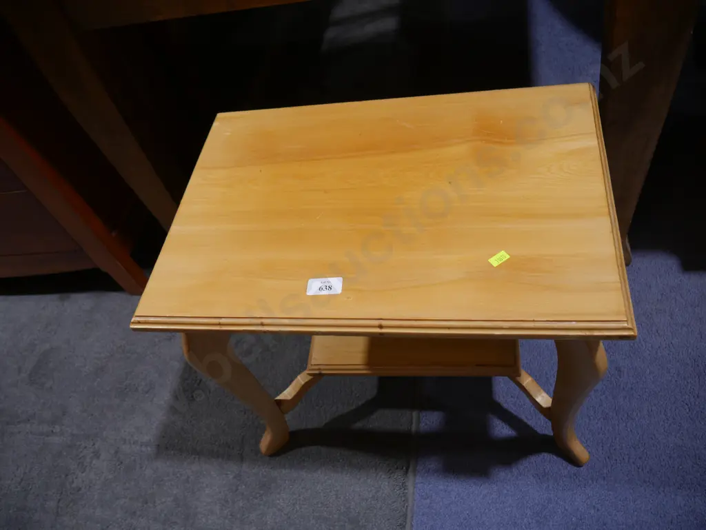 Side table Image 1++