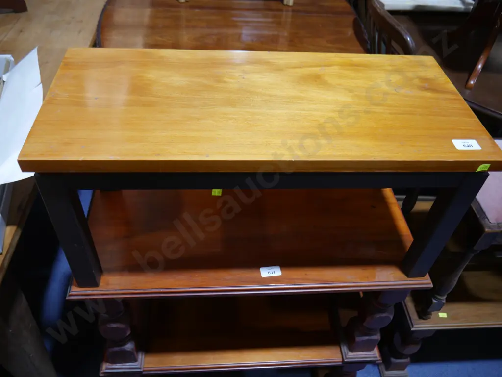 Side table Image 1++