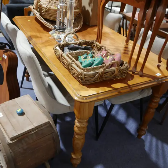 Dining table and 4 chairs