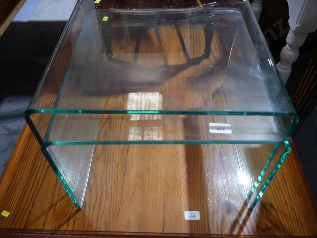 Nest of 2 glass tables Image 1++