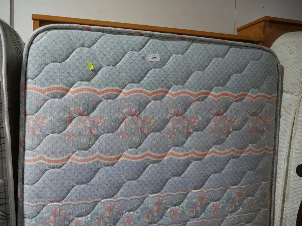 Single divan bed Image 1++