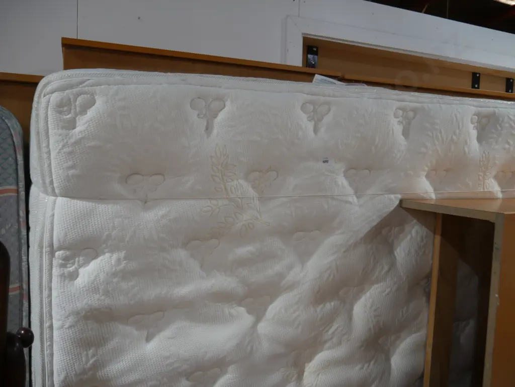 Queen size divan bed Image 1++