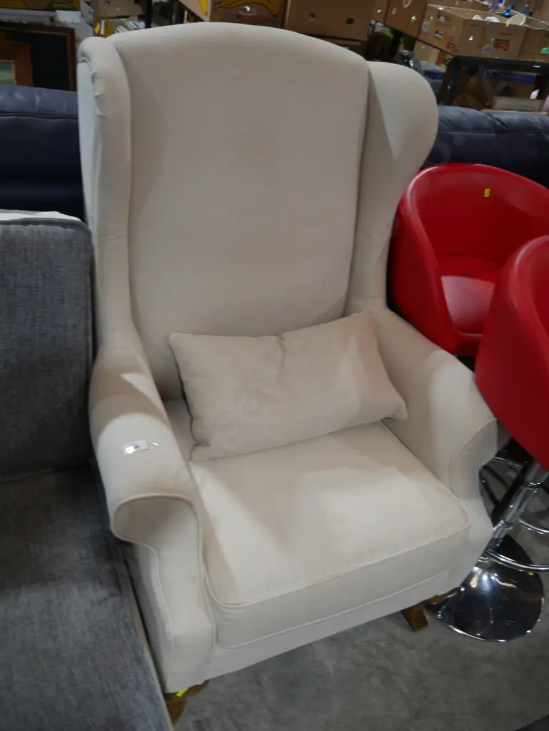 Wing back chair Image 1++