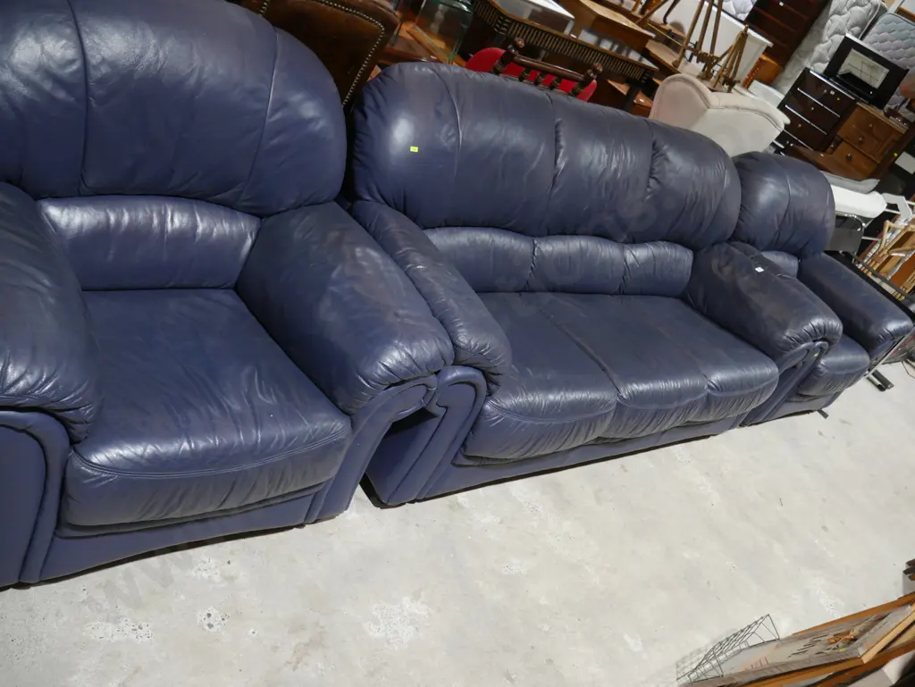 Three-piece blue leather lounge suite Image 1++