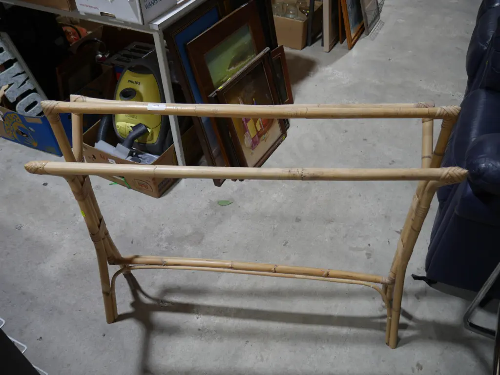 Cane towel rail Image 1++