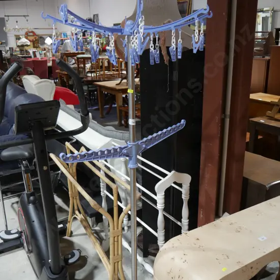 Indoor clothes airer