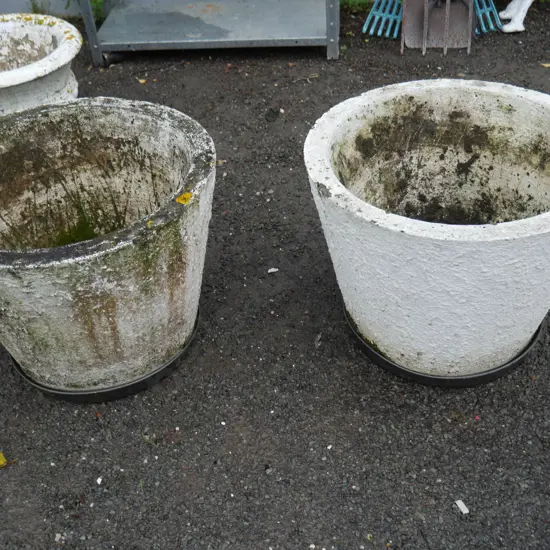 2 plant pots