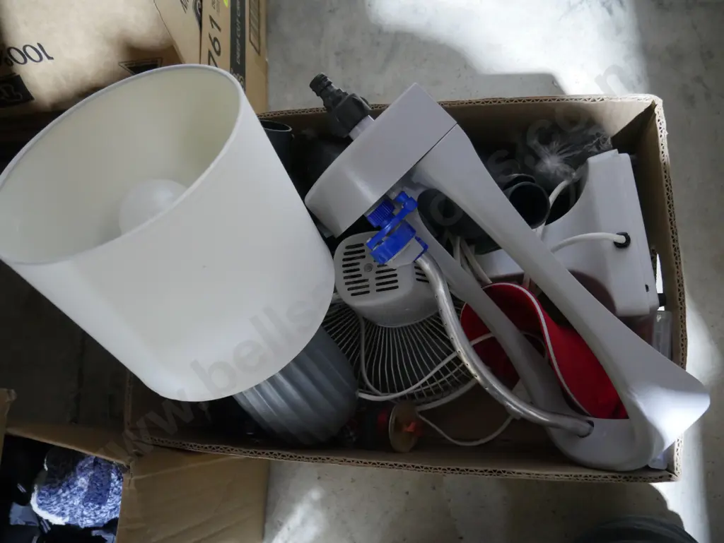 Many boxes of jigsaw puzzles, kitchenware, sundries Image 1++