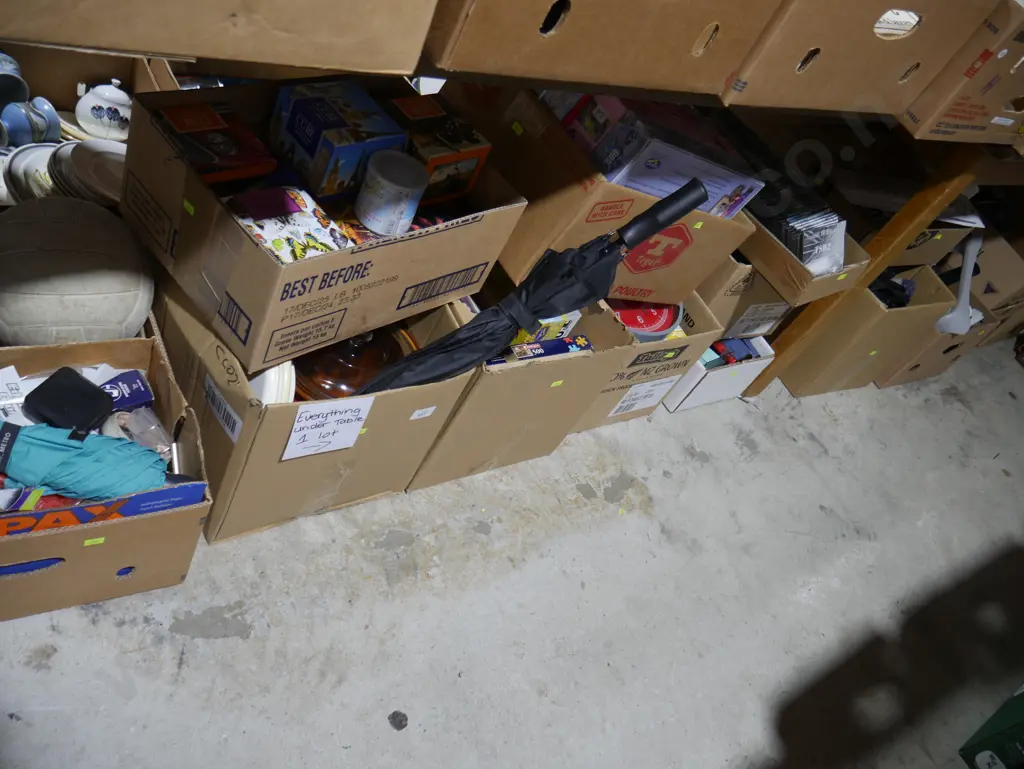 Many boxes of jigsaw puzzles, kitchenware, sundries Image 1++