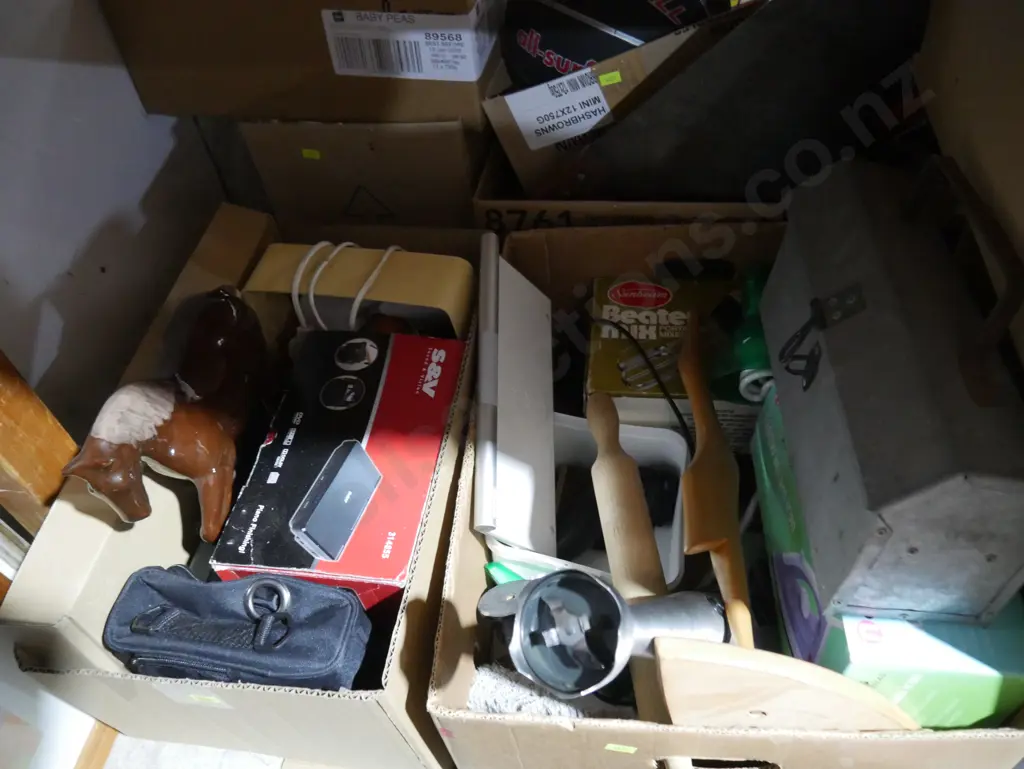 5 boxes sundries and microwave Image 1++