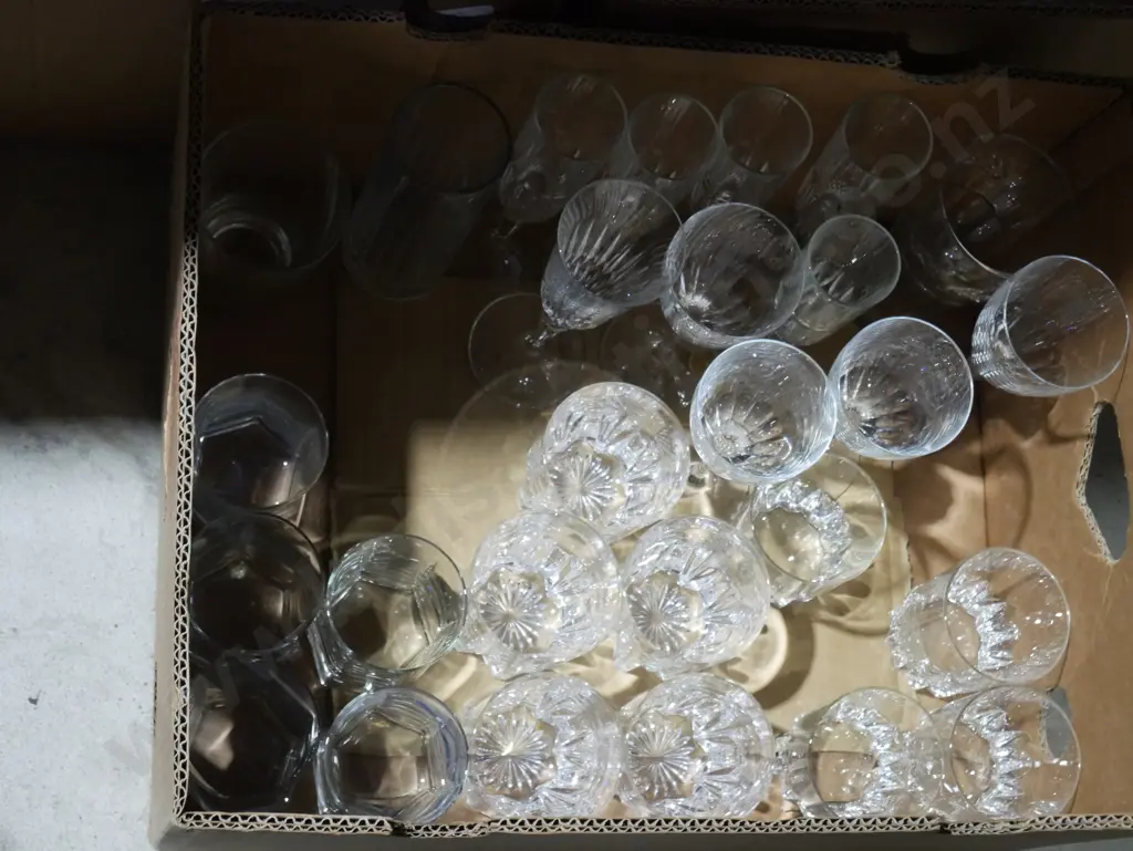 4 boxes glassware etc Image 1++