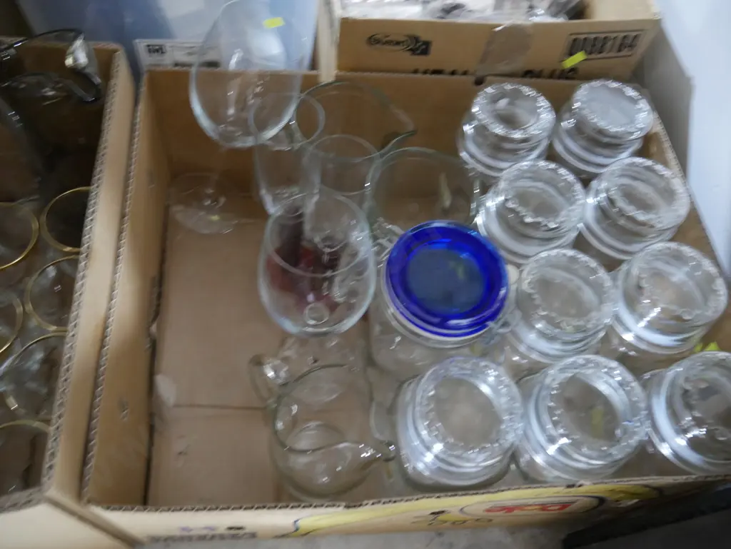 4 boxes glassware etc Image 1++