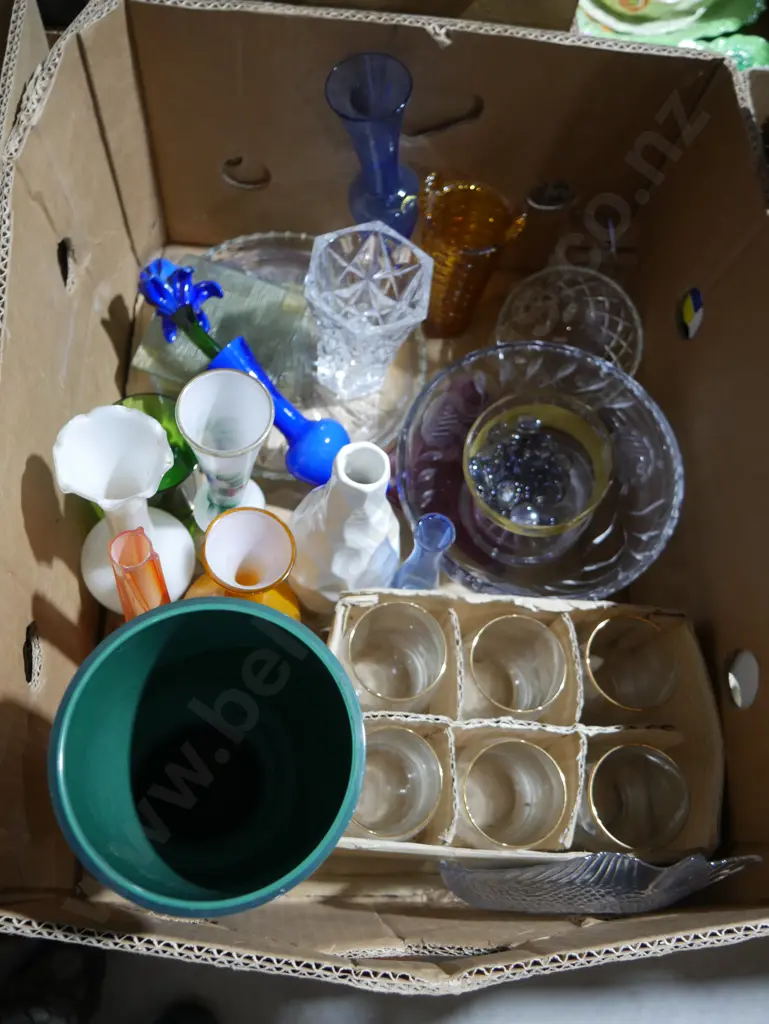 Vases, glassware Image 1++