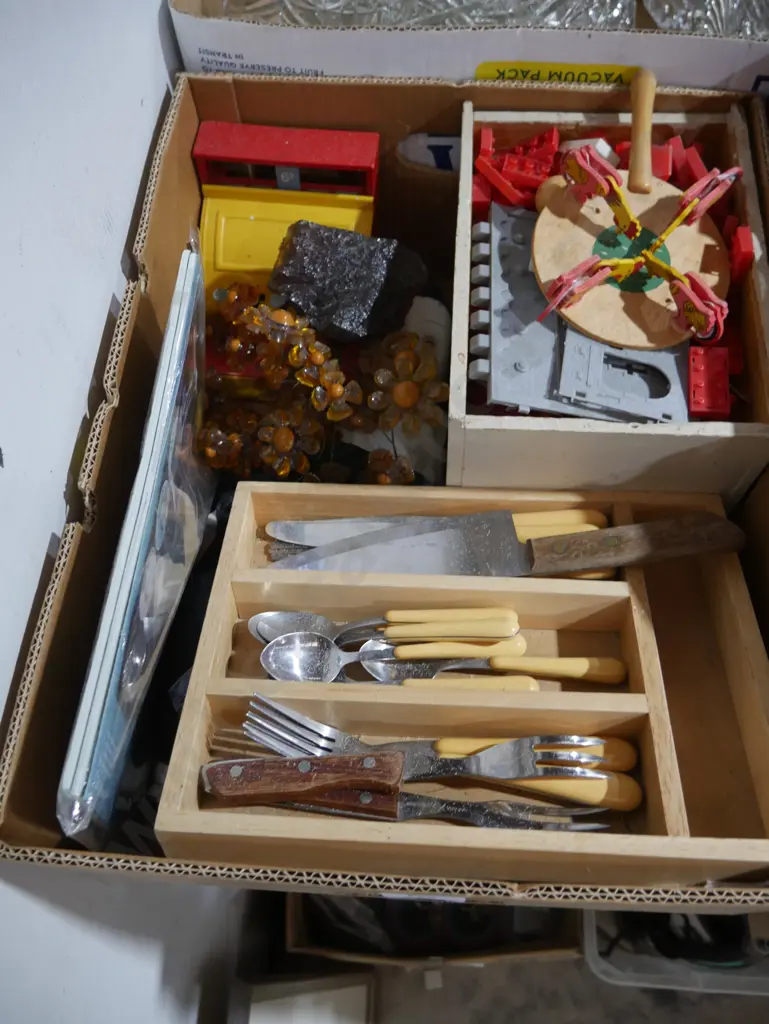 Cutlery, plastic building blocks etc Image 1++